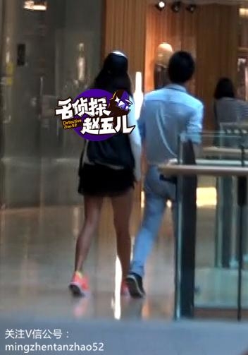 瞿颖牵手神秘男逛街陪逛男装疯狂采购