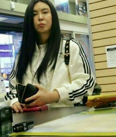 王祖贤路透近照曝光 穿着打扮一派休闲