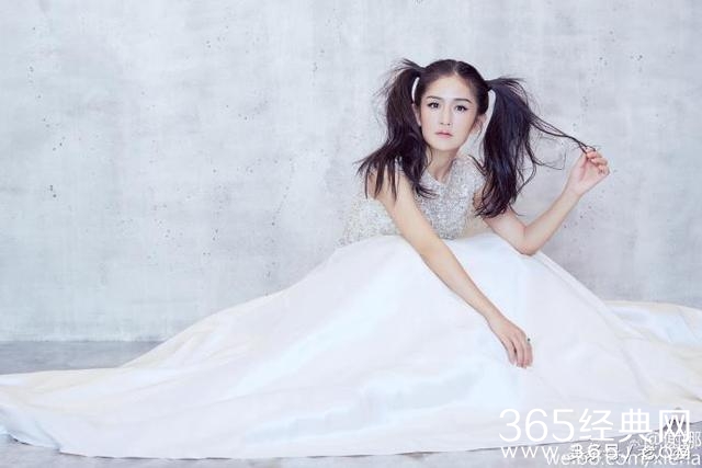 谢娜晒美照网友被美哭了 张杰将开直播粉丝期待