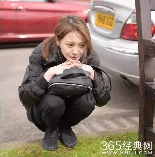 郑爽录节目总躺着被批耍大牌 背后原因令人心疼