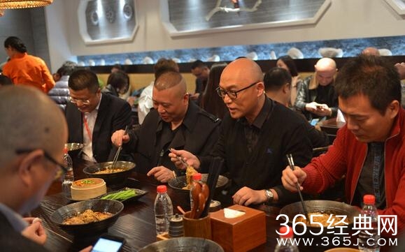 孟非的小面进京啦！郭德纲卖力吆喝：听德云社相声小面任意打包