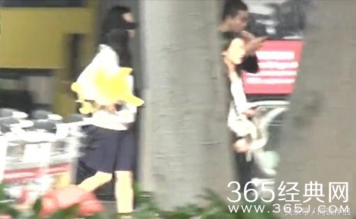 Baby回香港待产  “皮卡丘”护肚