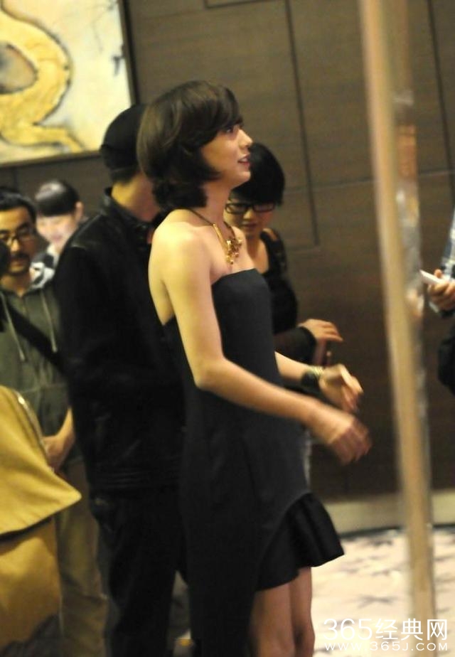 王珞丹与造型师“闹掰”，结果让自己出了洋相，无法收场！