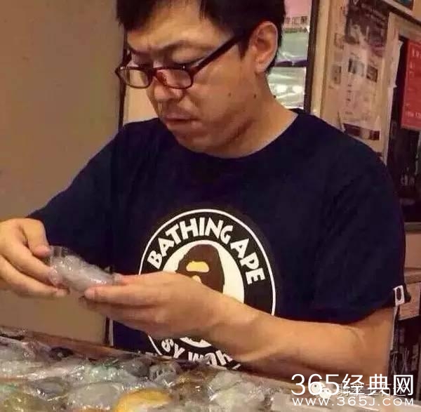 歌手韩磊现身揭阳翡翠市场，明星们亲自买翡翠的还不少！