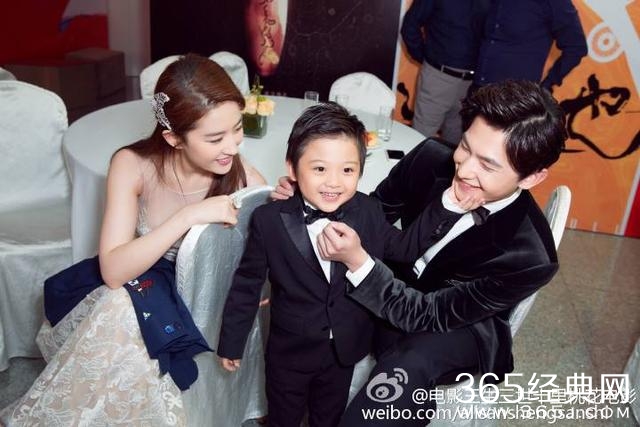 刘亦菲一言不合放三口之家合照！仙气十足配一脸三生三世剧照曝光