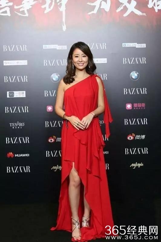 林心如没穿内衣疑似露点，出席公众活动都不显尴尬？