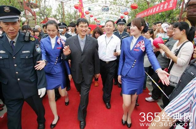 大衣哥朱之文坦诚的说：也想换个漂亮媳妇