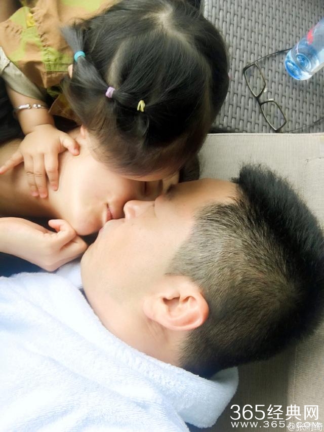 张雨绮再炫富又秀恩爱晒私人飞机，自曝老公有私生女