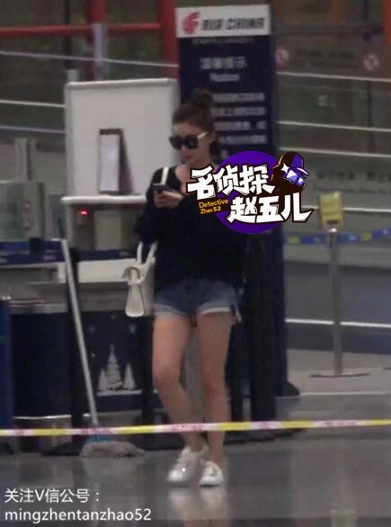 袁姗姗热裤美腿超养眼 痴迷手机变网瘾少女