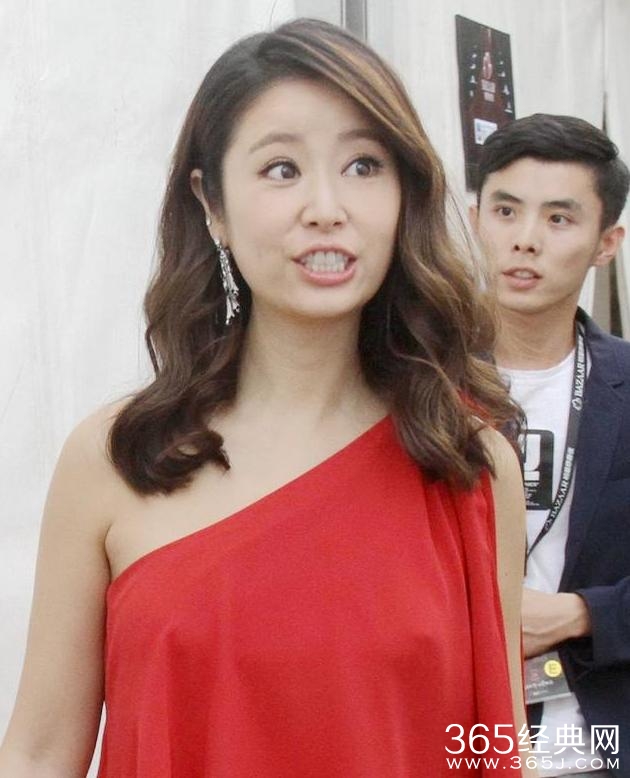 林心如没穿内衣疑似露点，出席公众活动都不显尴尬？