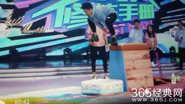 田亮直播，身后的牌子“亮”了！吃瓜群众笑歪了！