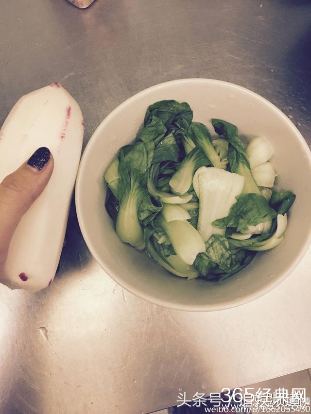 深夜饿了你怎么办？看看海清吃的你就知道，人瘦是有原因的