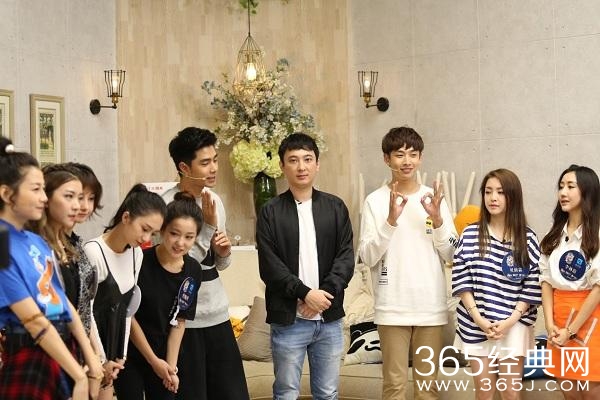 hello女神王思聪狠批自己女团又丑又蠢视频完整版