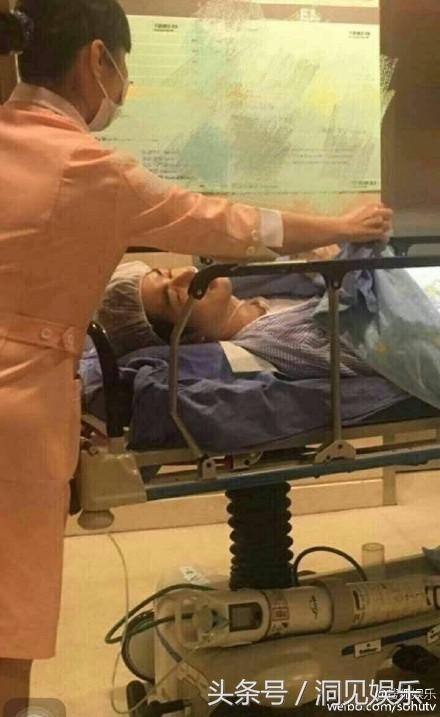 陈学冬疑昏迷躺病床画面曝光 原来是妈妈要求的！