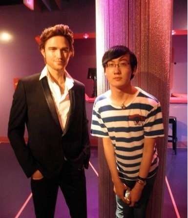 蛇精男三年前纯天然旧照曝光 有股书卷气