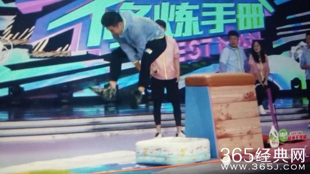 田亮直播，身后的牌子“亮”了！吃瓜群众笑歪了！