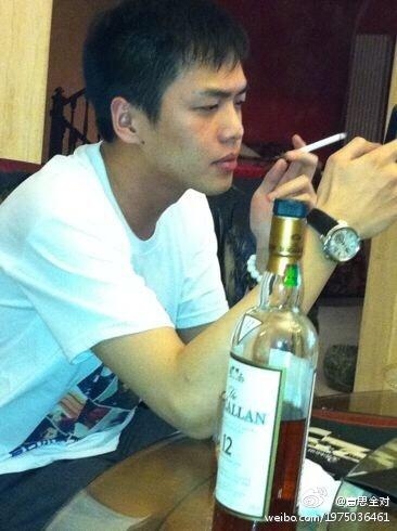 张若昀海量私房丑照大曝光，和现在判若两人  网友：黑历史