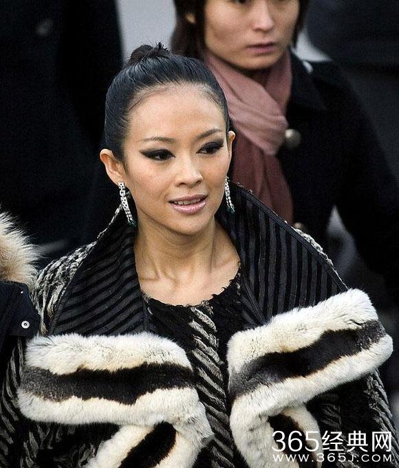 生完孩子的章子怡变得不一样了，完全没了国际范！