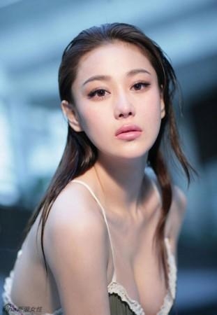 网上疯传张馨予未曾修图过得照片，难怪李晨要分手