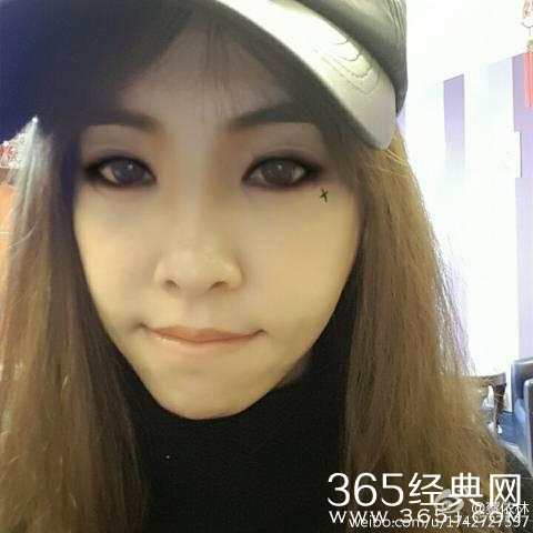 Baby李小璐晒出万圣节妆容，但周董昆凌没化妆就赢了！