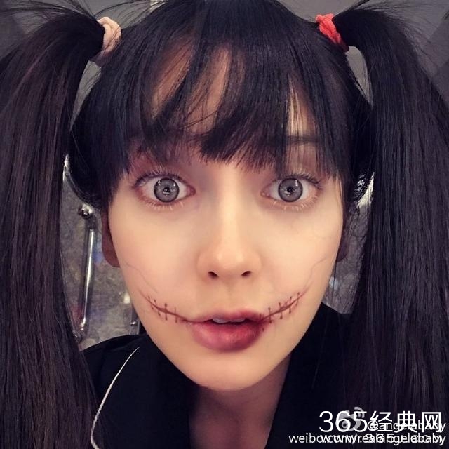 Baby李小璐晒出万圣节妆容，但周董昆凌没化妆就赢了！