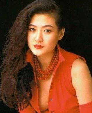 这个女汉子连王菲林志玲见了都要让三分，黄晓明亲切的叫她干姐！