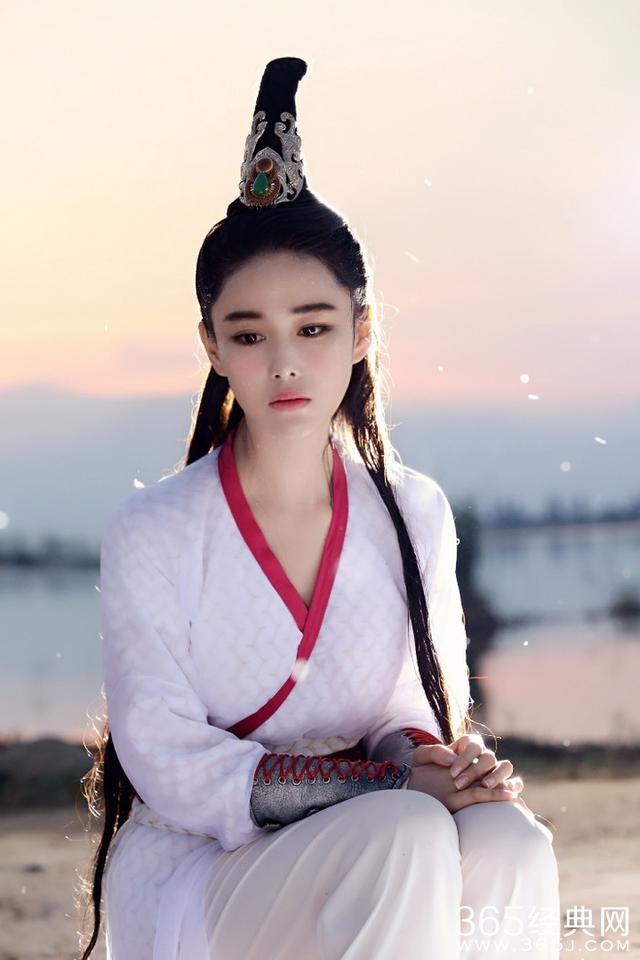 网上疯传张馨予未曾修图过得照片，难怪李晨要分手