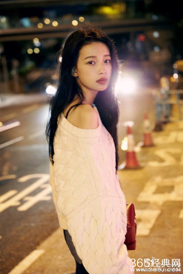 董子健孙怡公布恋情 微博手机型号暴露了他还是名老司机