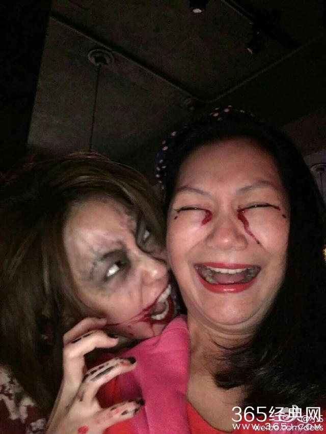 Baby李小璐晒出万圣节妆容，但周董昆凌没化妆就赢了！