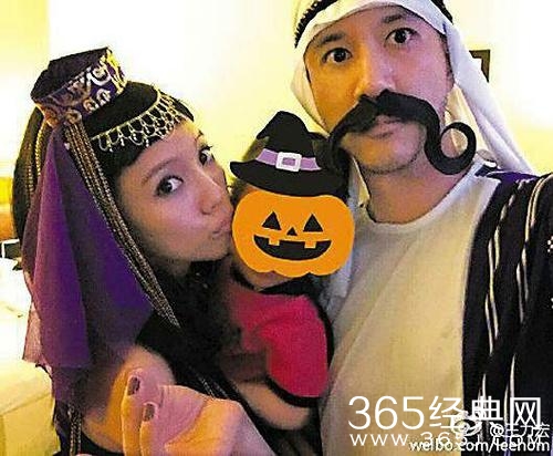 Baby李小璐晒出万圣节妆容，但周董昆凌没化妆就赢了！