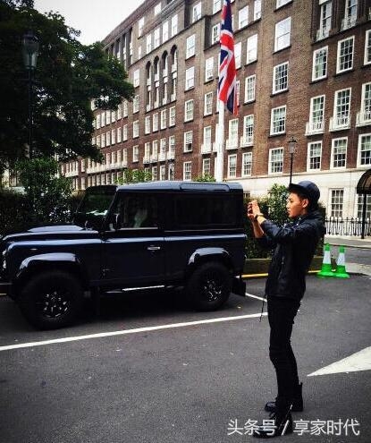 黄子韬微博晒出自家照片，网友：有能耐发表情包啊！