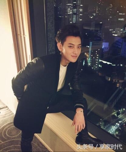 黄子韬微博晒出自家照片，网友：有能耐发表情包啊！
