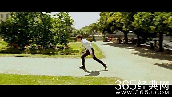 吴亦凡原形毕露，这样一拍彻底暴露了腿型！