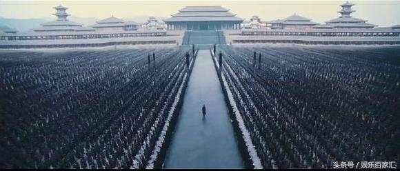 今天再看了一次张艺谋的《英雄》，告诉我当年为什么被喷？