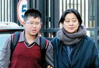 57岁倪萍近照曝光似大妈，显老态背后却有难言的苦衷