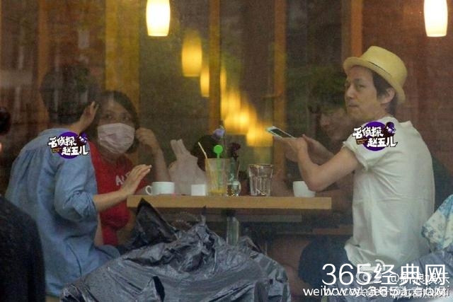 生活中的何炅倍显老态，妻子王菁怀孕 何老师要做爸爸了！