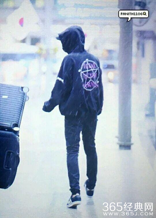 吴亦凡原形毕露，这样一拍彻底暴露了腿型！