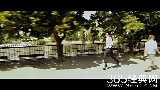 吴亦凡原形毕露，这样一拍彻底暴露了腿型！