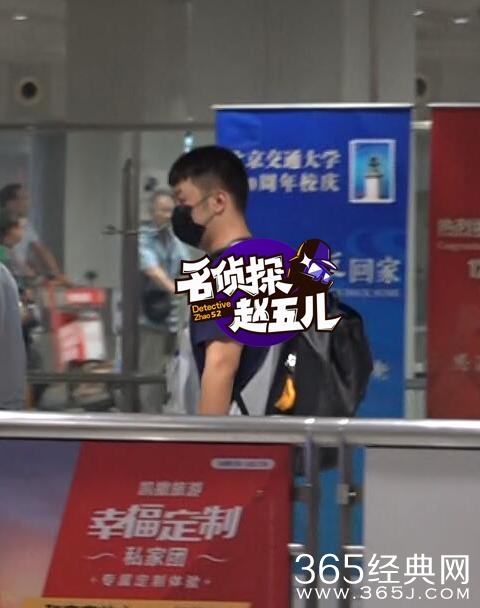 杜海涛瘦身成功变潮人酒店狂收快递当众拆包