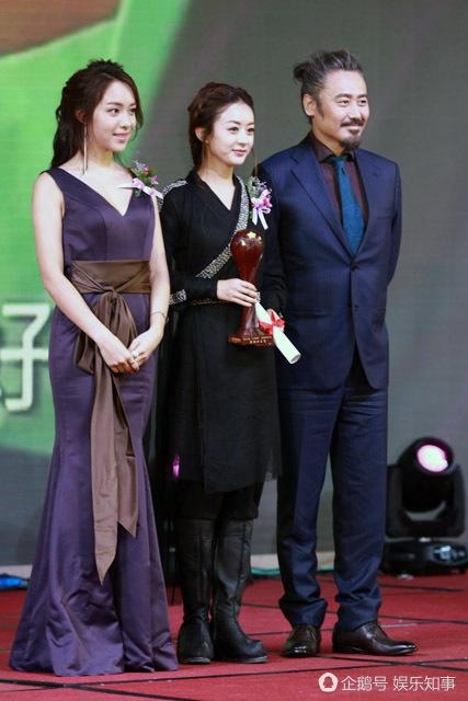 女星走红毯服装哪家强，范冰冰都不算强，戏服走红毯最服赵丽颖！