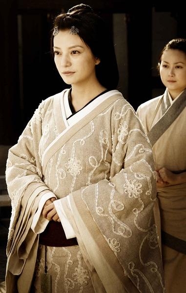 厚粉底都遮不住的皮肤老化，岁月这把杀猪刀怎么对赵薇格外凶残呢