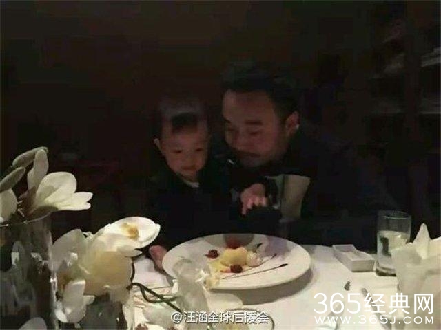 汪涵儿子都长这么大了，和汪涵简直长得一毛一样！