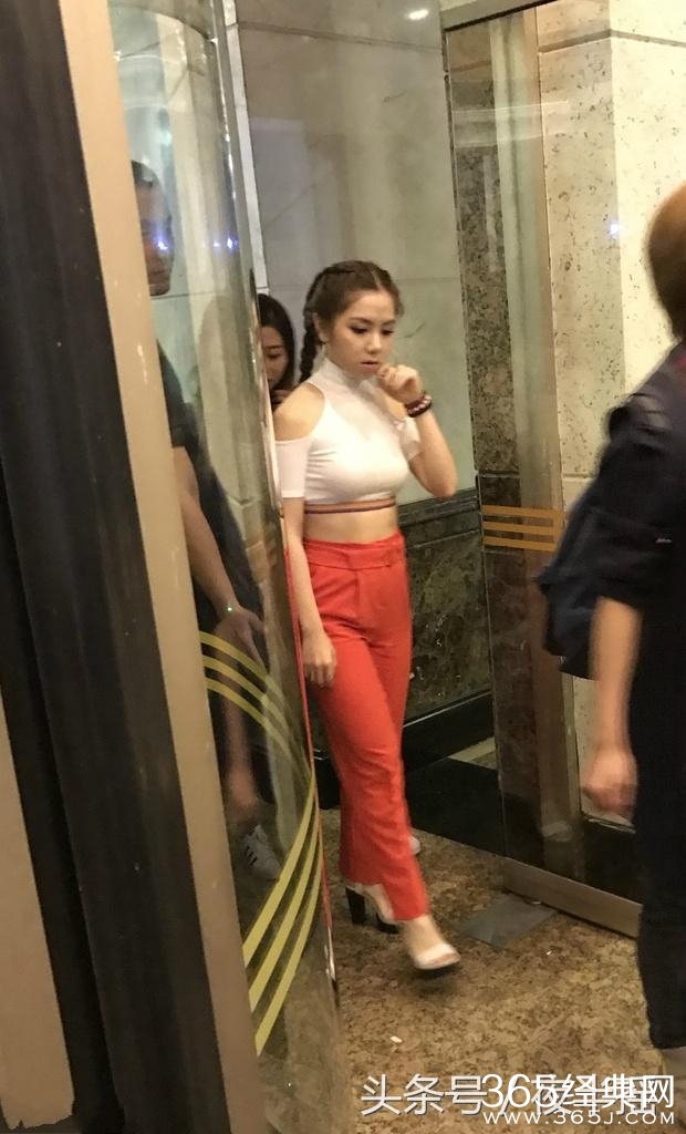 妈呀，邓紫棋这是肿了么？腰变粗臀变肥，身高成了1米4