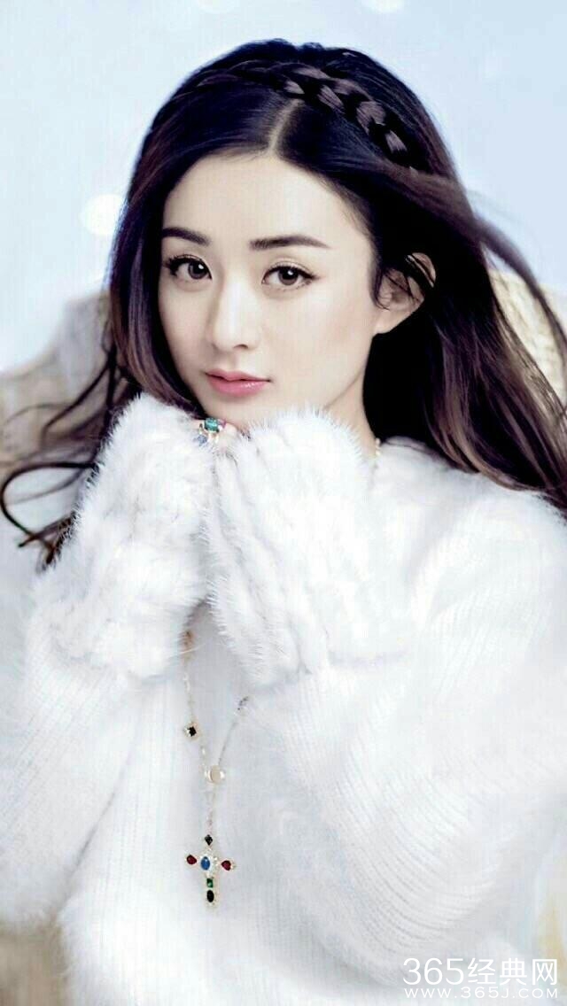 赵丽颖这身衣服在灯光下都透明露内了，网友表示看的脸都要红了