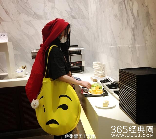 张馨予高调出门，这样的造型不被路人认出来才怪！