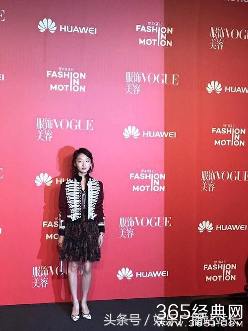 周冬雨萝卜腿变直原来是骗人的！真瘦了但离开精修图还是打回原形