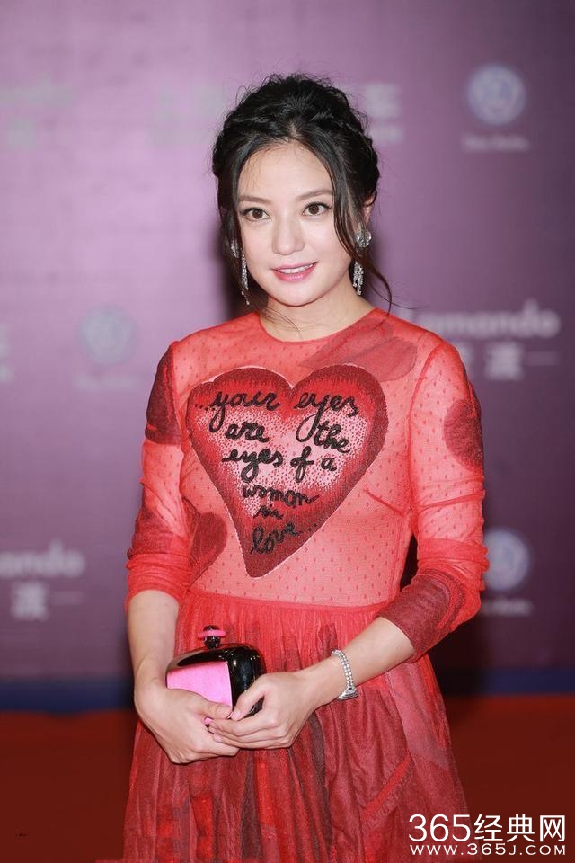 厚粉底都遮不住的皮肤老化，岁月这把杀猪刀怎么对赵薇格外凶残呢