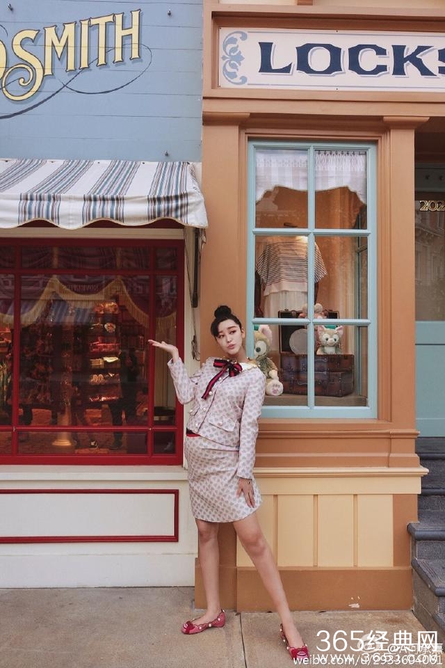 山寨范冰冰晒“怀孕”照 网友：你这肚子忽大忽小 怀了哪吒？