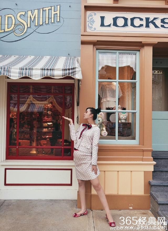 山寨范冰冰晒“怀孕”照 网友：你这肚子忽大忽小 怀了哪吒？