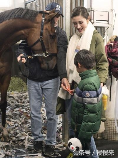 5岁身高似9岁 李嘉欣狂操囝囝体能